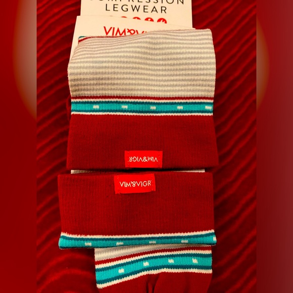 VIM & VIGR COMPRESSION SOCKS NWT SIZE S/M - Picture 2 of 8